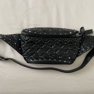 Valentino Garavani spike belt bag(fanny-bag).